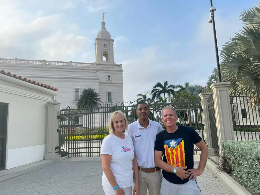 Bukap travelers exploring Santa Marta with a private guide